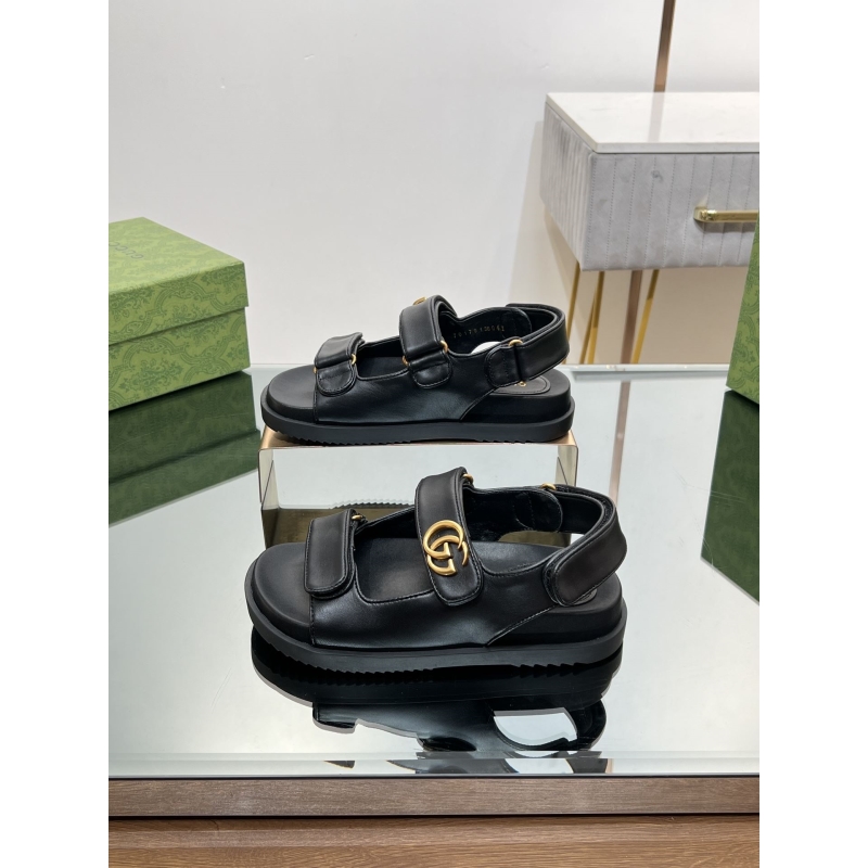 G*u*i sandals